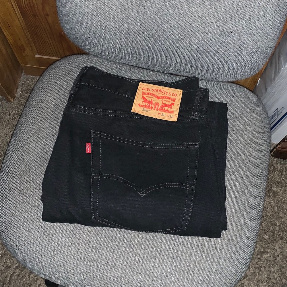 505 Black Levi’s jeans